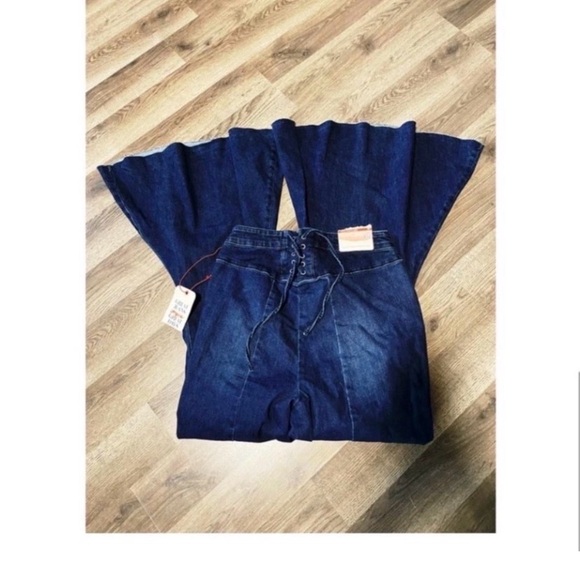 ARULA Altar’d State Hi Rise Flare Jeans - Picture 9 of 10